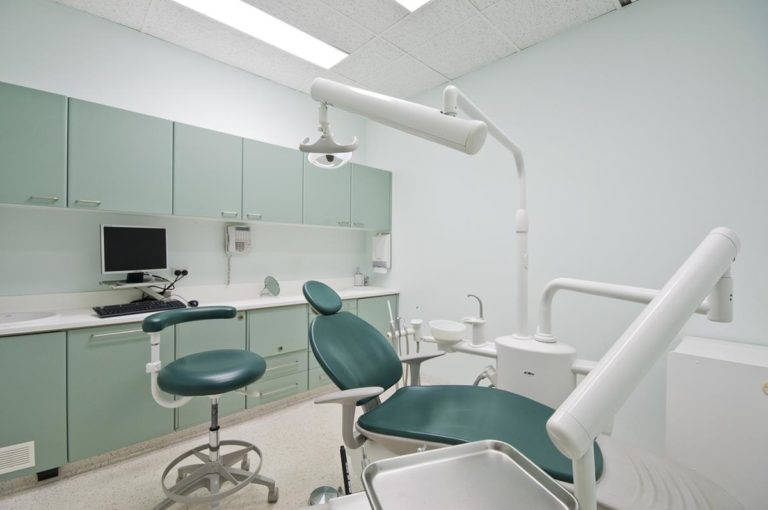 Ortodontyczny aparat stały – najważniejsze informacje